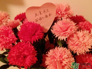 母親節(jié)可以送紙做的康乃馨嗎？康乃馨怎么折？