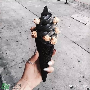 炭黑冰淇淋好吃嗎？炭黑冰淇淋哪里買？