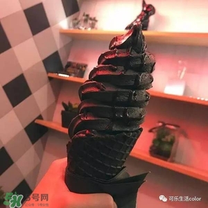 炭黑冰淇淋好吃嗎？炭黑冰淇淋哪里買？