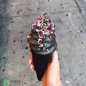 炭黑冰淇淋好吃嗎？炭黑冰淇淋哪里買？