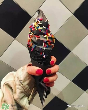 炭黑冰淇淋好吃嗎？炭黑冰淇淋哪里買？