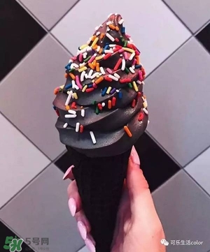 炭黑冰淇淋好吃嗎？炭黑冰淇淋哪里買？