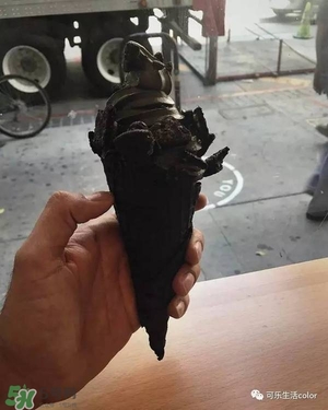 炭黑冰淇淋好吃嗎？炭黑冰淇淋哪里買？