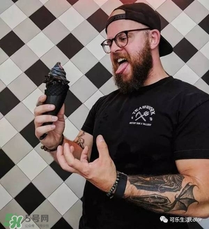 炭黑冰淇淋好吃嗎？炭黑冰淇淋哪里買？