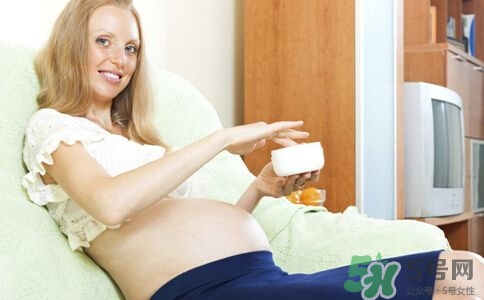 孕婦能抹護(hù)膚品嗎？孕婦能化妝嗎？