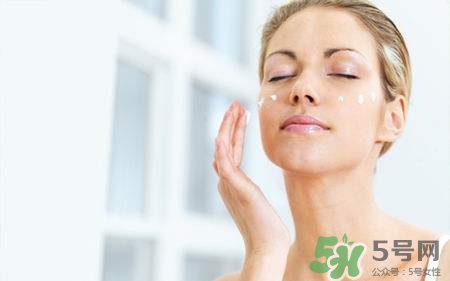 遮瑕膏和隔離霜哪個(gè)先用?隔離霜和遮瑕膏的順序 遮瑕膏和隔離霜哪個(gè)先用?隔離霜和遮瑕膏的順序