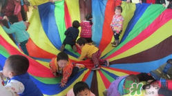 餃子在幼兒園玩的游戲叫什么？彩虹傘的捕魚游戲怎么玩？