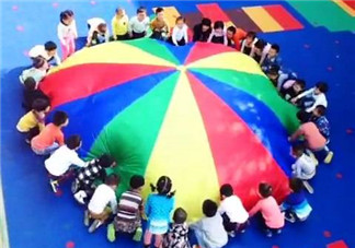 餃子在幼兒園玩的游戲叫什么？彩虹傘的捕魚游戲怎么玩？