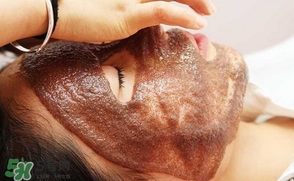 海藻面膜好還是面貼面膜好啊？海藻面膜和面貼面膜區(qū)別