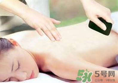 夏天刮痧好嗎？夏天拔罐好還是刮痧好？