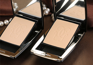 嬌蘭金鉆修顏粉餅多少錢？曲筱綃嬌蘭金鉆修顏粉餅專柜價格