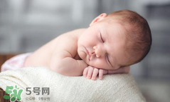 夏天寶寶可以穿開(kāi)襠褲嗎？寶寶穿開(kāi)襠褲有什么危害嗎？