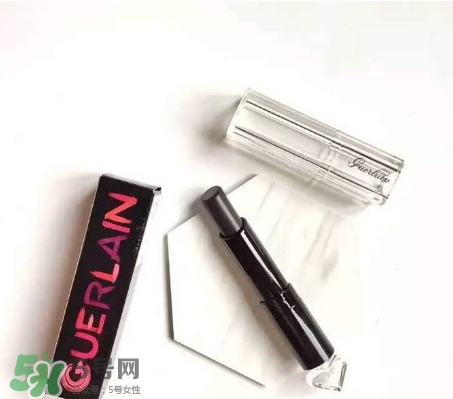 嬌蘭小黑裙007顯色嗎？嬌蘭小黑裙007適合唇色淺的嗎？