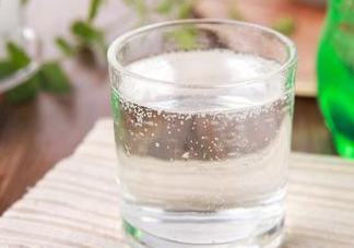 雪碧是碳酸飲料嗎？雪碧是酸性還是堿性？