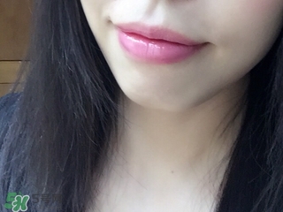 嬌蘭小黑裙007值得入嗎？嬌蘭小黑裙007唇膏口紅怎么樣？