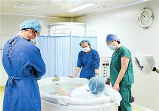 水中分娩是怎樣的？水中分娩與傳統(tǒng)分娩的區(qū)別有哪些？