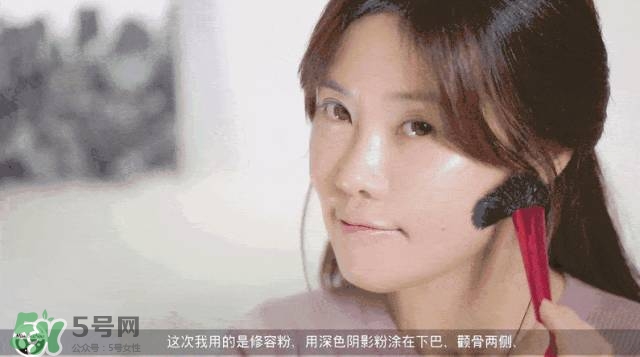 化妝刷上底妝好還是海綿上底妝好 化妝刷上底妝好還是海綿上底妝好