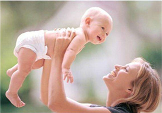 哺乳期能不能涂口紅呢？哺乳期涂口紅對寶寶有危害嗎？