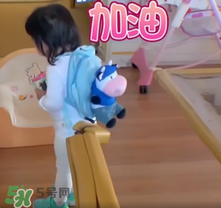 餃子的奶牛背包是什么牌子？寶寶背包應(yīng)該怎么挑選？