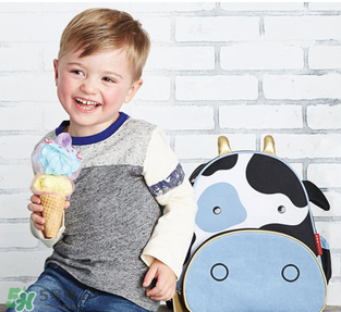 餃子的奶牛背包是什么牌子？寶寶背包應(yīng)該怎么挑選？