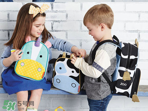 餃子的奶牛背包是什么牌子？寶寶背包應(yīng)該怎么挑選？