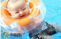寶寶游泳耳朵進水了怎么辦？寶寶游泳如何避免耳朵進水？