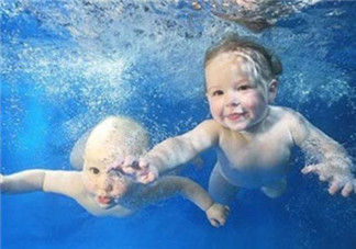 寶寶游泳耳朵進(jìn)水了怎么辦？寶寶游泳如何避免耳朵進(jìn)水？