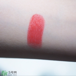 嬌蘭小黑裙022試色 嬌蘭小黑裙唇膏022試色圖 嬌蘭小黑裙022試色 嬌蘭小黑裙唇膏022試色圖