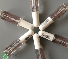 rimmel口紅雨衣英版日版哪個(gè)好？rimmel口紅雨衣英版日版區(qū)別