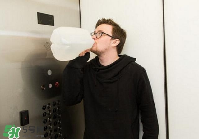 30天不喝飲料，妹子的對(duì)比照令人震驚 喝白開水的好處