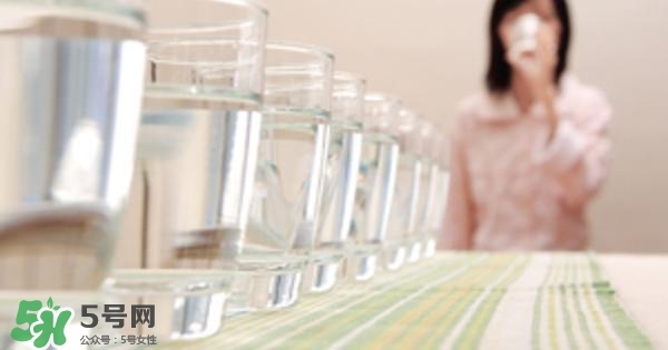 30天不喝飲料，妹子的對(duì)比照令人震驚 喝白開水的好處