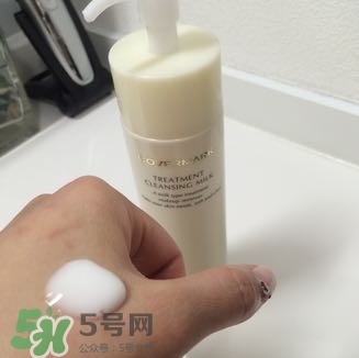 卸妝啫喱和卸妝油比哪個(gè)好 卸妝油和卸妝啫喱區(qū)別 卸妝啫喱和卸妝油比哪個(gè)好 卸妝油和卸妝啫喱區(qū)別