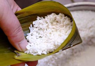 包粽子用什么糯米？包粽子的糯米要泡多久？