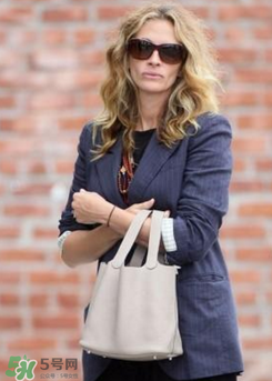 hermes菜籃子包怎么搭配？愛(ài)馬仕菜籃子包街拍上身圖