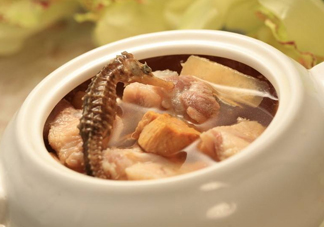 鱷魚肉燉湯要去皮嗎？鱷魚肉煲湯新鮮的好還是干的好