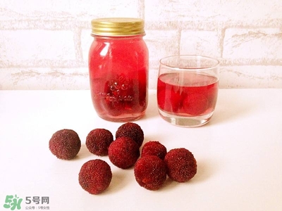 楊梅汁怎么洗干凈？衣服上的楊梅汁怎么洗？