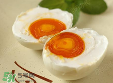 咸鴨蛋放久了還能吃嗎？咸鴨蛋放臭了還能吃嗎？