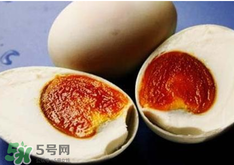 咸鴨蛋放久了還能吃嗎？咸鴨蛋放臭了還能吃嗎？