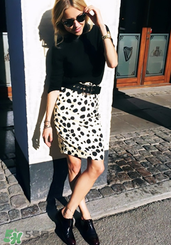 為什么黑色衣服會(huì)變紅？黑色衣服變紅了怎么辦？