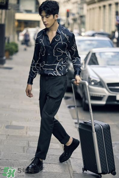 lv拉桿箱正品多少錢？lv行李箱專柜價格