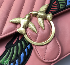 pinko燕子包怎么看真假？pinko燕子包真假鑒別