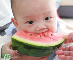 寶寶發(fā)燒時能吃西瓜嗎？寶寶咳嗽能不能吃西瓜？