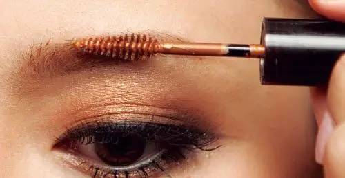 眉膠好還是染眉膏好用？眉膠和染眉膏區(qū)別