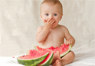 寶寶發(fā)燒時能吃西瓜嗎？寶寶咳嗽能不能吃西瓜？