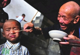 端午節(jié)雄黃酒應(yīng)該怎么用？雄黃酒的功效與作用