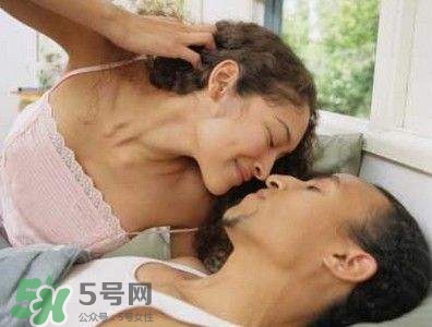 用延時噴劑后需要戴避孕套嗎？延時噴劑說明及其使用方法