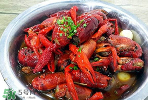 油燜大蝦什么人不能吃？吃油燜大蝦的注意事項(xiàng) 