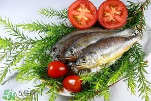 小黃魚不能和什么一起吃？小黃魚和什么相克？