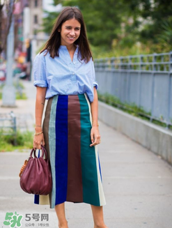 藍色襯衫搭配什么褲子？藍色襯衣配什么顏色褲子？