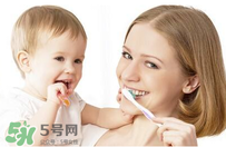 寶寶換牙可以吃糖嗎？小孩換牙期間能不能吃糖？